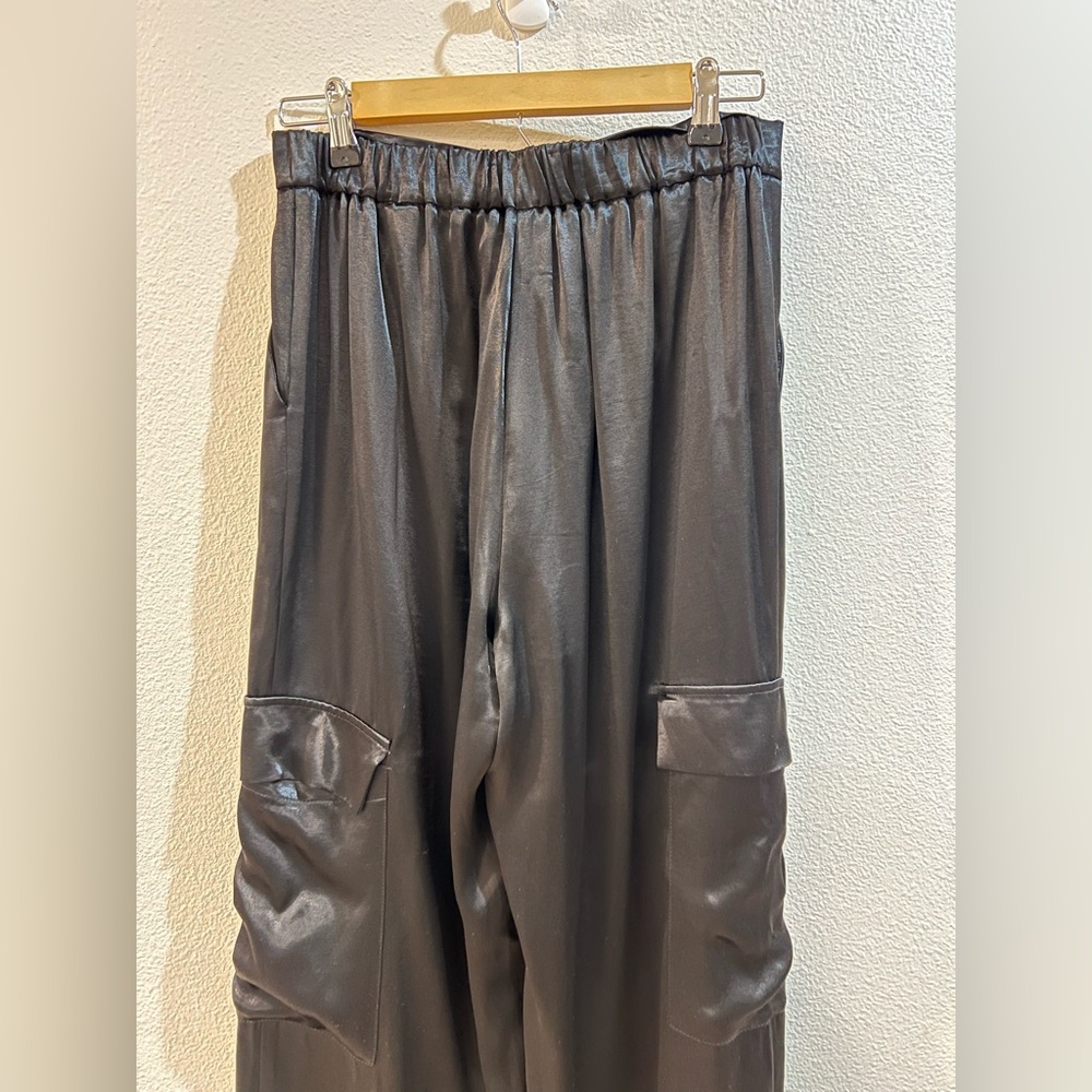 Zara satin silk like black wide leg cargo pants size medium - Picture 8 of 10